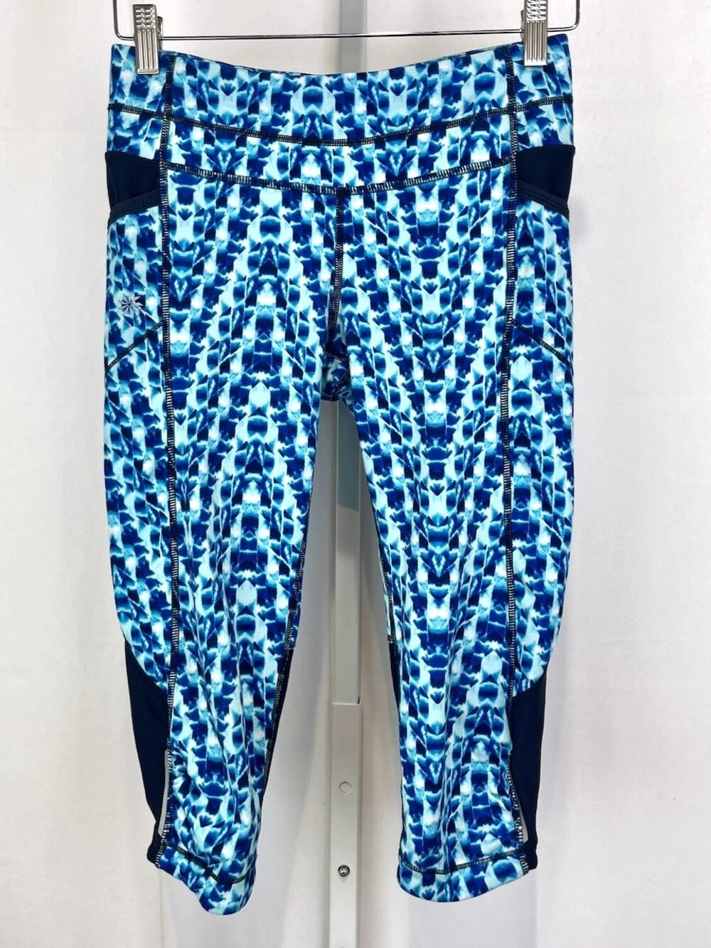 ATHLETA Size XS Tie Dye Be Free Knicker 212392 Capri Pants Zipper Pocket Blue